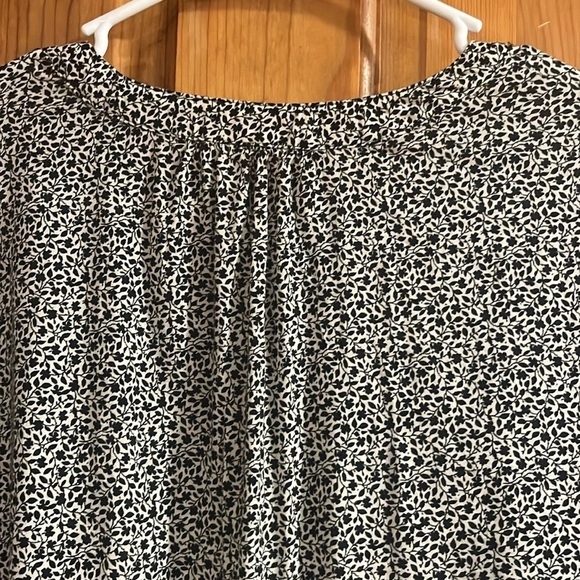 NWT Old Navy ruffle black  floral button down shirt size XXLARGE. - Picture 6 of 9